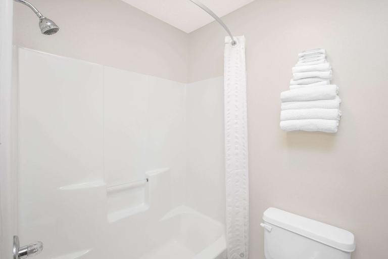 Bathroom 4, Super 8 by Wyndham Bethany MO, Harrison