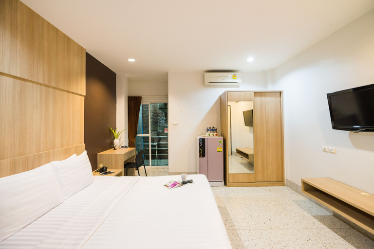 Bedroom 3, The Fifth Residence Hotel, Pathum Wan