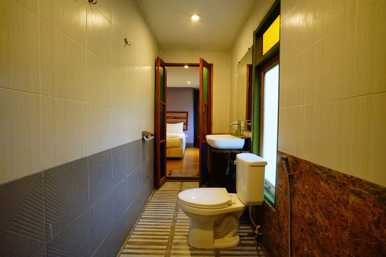 Bathroom 4, Apple Beachfront Resort, Koh Chang