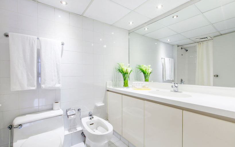 Bathroom 5, Golden Sands Hotel Apartments, Dubai