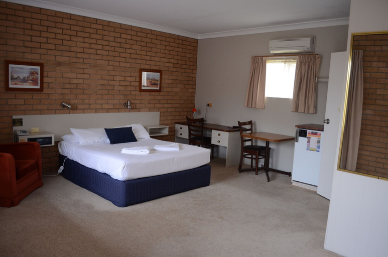 Bedroom 4, Deer Park Motor Inn, Armidale Dumaresq