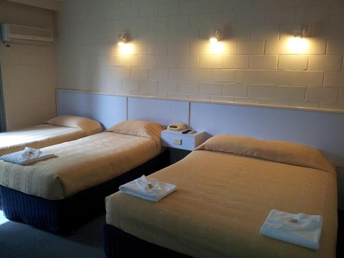 Bedroom 4, Admiral Nelson Motor Inn, Port Stephens