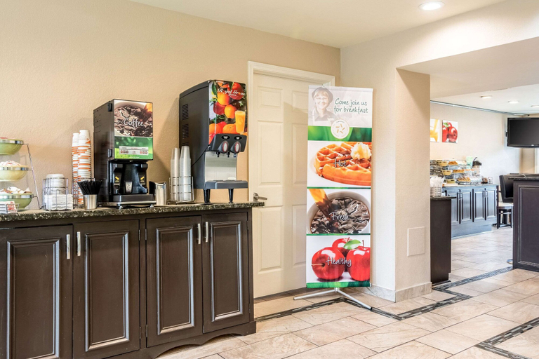Food & Drinks 5, Quality Inn University Area, Lee