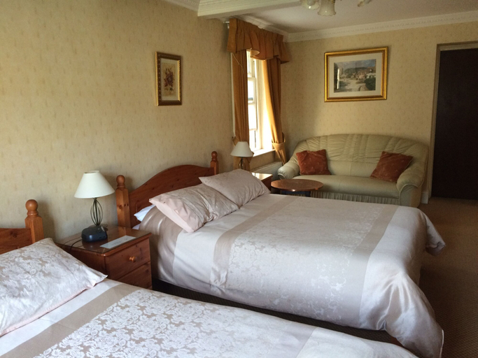 Bedroom 2, Half Moon Hotel and Restaurant, Lincolnshire