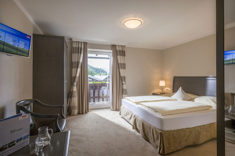 Bedroom 3, Sporthotel Austria, Kitzbühel