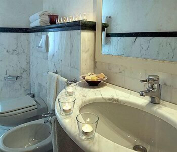 Bathroom 5, Hotel Michelangelo & Spa, Pistoia