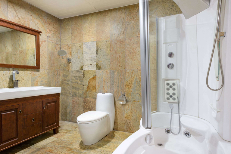Bathroom 5, Hawthorn Suites By Wyndham Abuja, AbujaMun