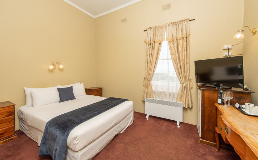 Bedroom 2, Anchorage Seafront Hotel, Victor Harbor
