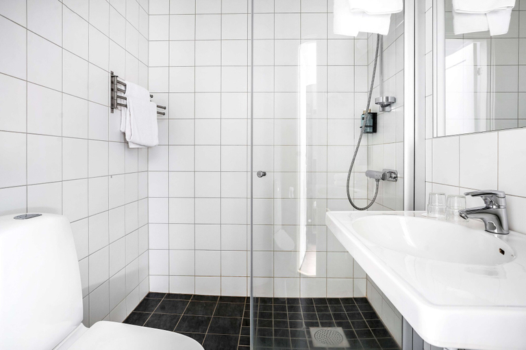 Bathroom 5, Best Western Hotell Karlshamn, Karlshamn