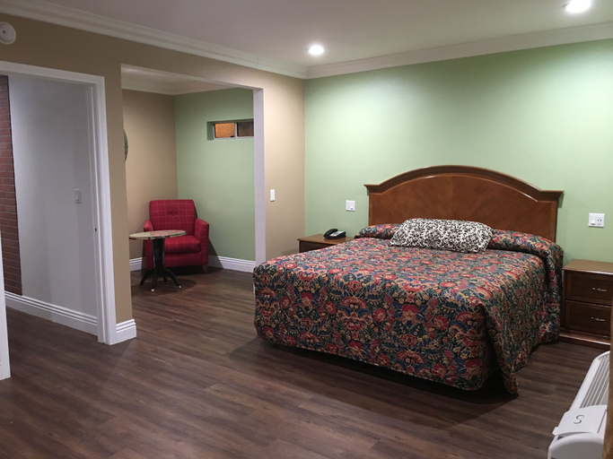 Bedroom 1, American Inn & Suites LAX, Los Angeles