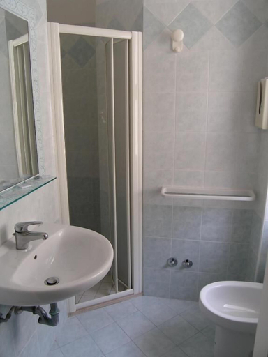 Bathroom 3, Hotel Sara, Rimini