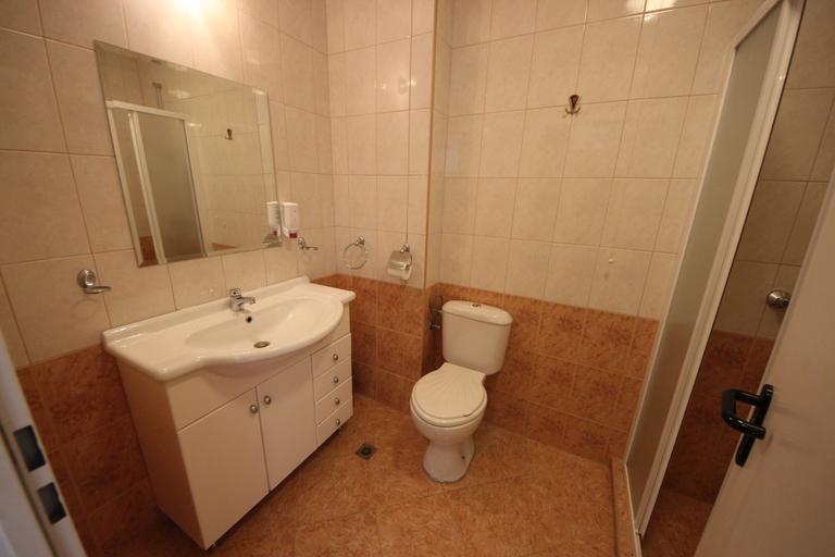 Bathroom 3, Menada Ravda Apartments, Pomorie