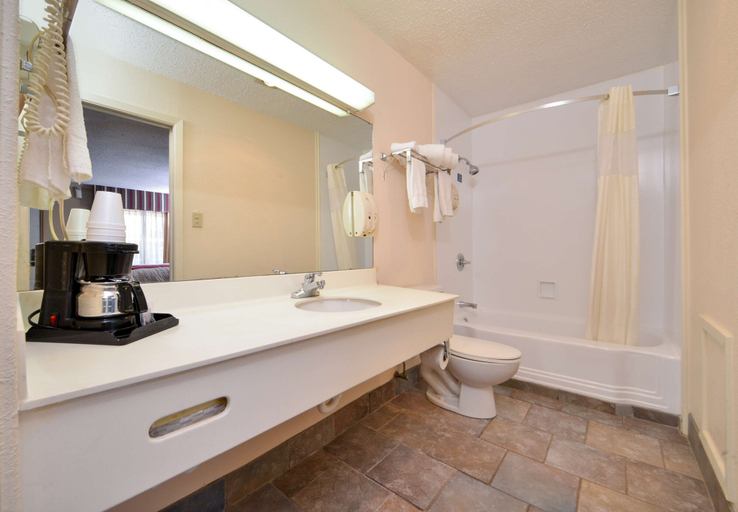 Bathroom 4, Americas Best Value Inn Lubbock E, Lubbock