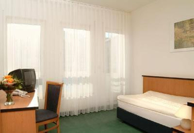 Bedroom 4, Airport Hotel Stetten, Esslingen