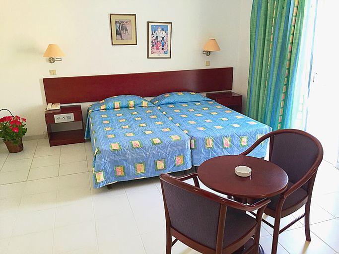 Bedroom 2, Blue Crane Hotel Apts