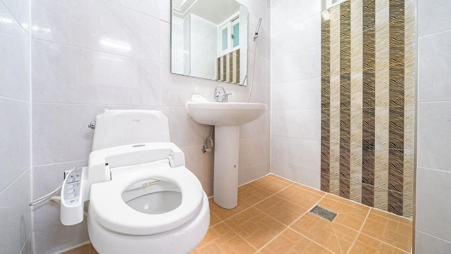 Bathroom 4, Ganghwa Marinwon Pulbilra Gajok Pension, Ganghwa