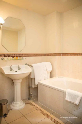 Bathroom 3, Wyck Hill House Hotel And Spa, Gloucestershire
