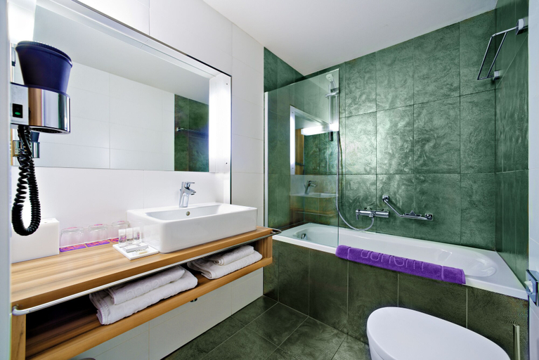 Bathroom 4, Bohem Art Hotel, Budapesti