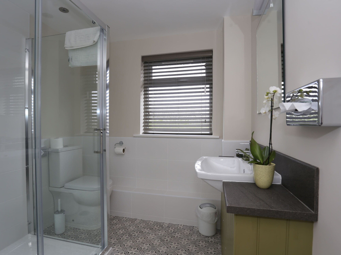 Bathroom 4, The Cliffe at Dinham, Shropshire
