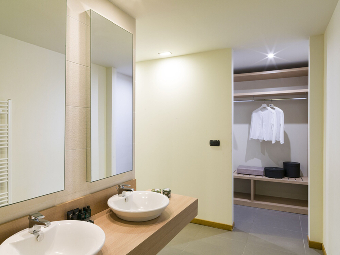 Bathroom 5, Esperia Palace Hotel, Catania