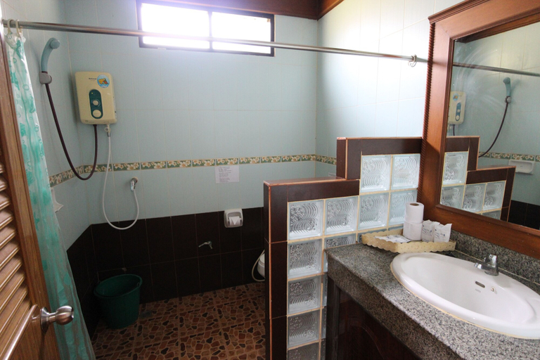 Bathroom 5, Lanta Villa Resort, Ko Lanta