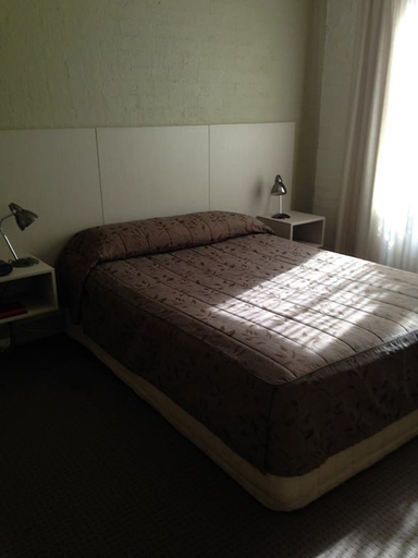 Bedroom 3, Francis Phillip Motor Inn, Singleton