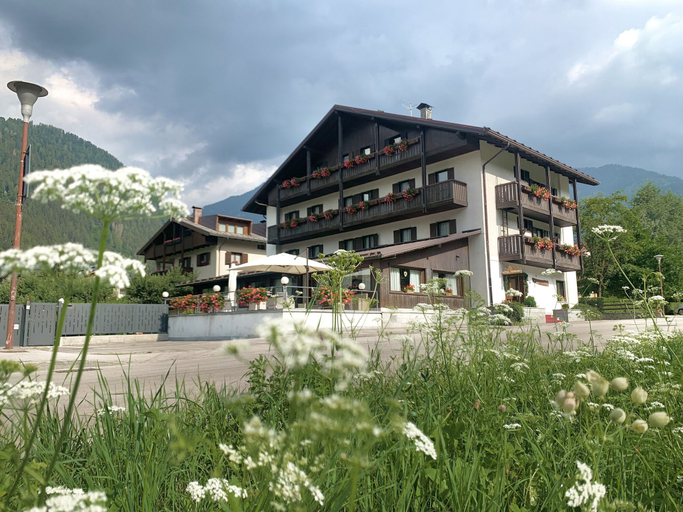Exterior & Views 1, Hotel Ferrari, Trento