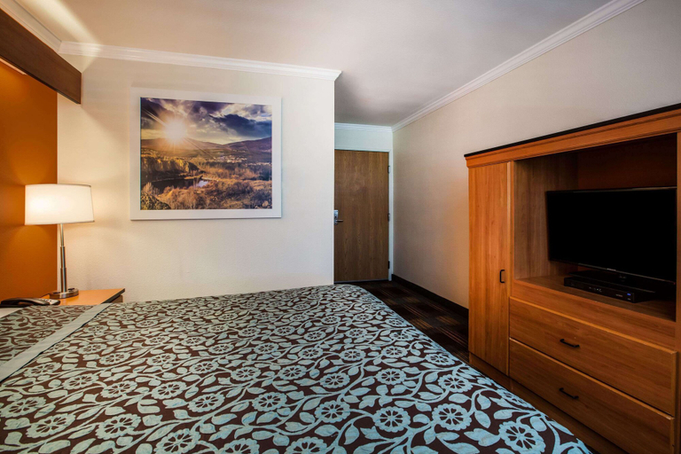 Bedroom 4, Days Inn & Suites by Wyndham Antioch, Contra Costa