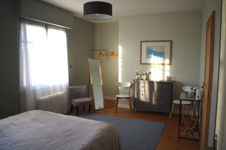 Bedroom 4, 13 Bees, Charente