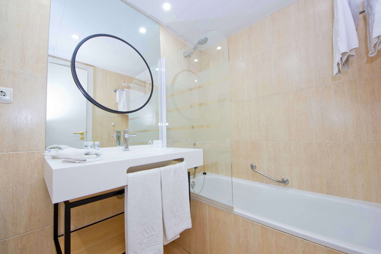 Bathroom 5, Aparthotel Atenea Valles, Barcelona