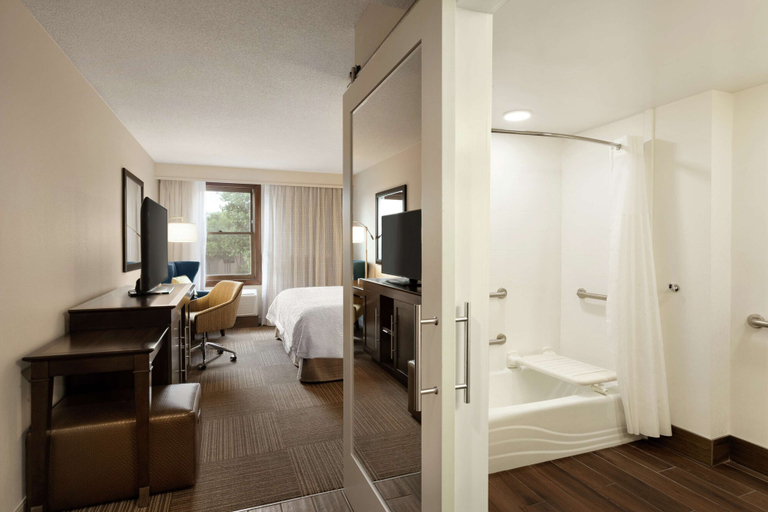 Bedroom 2, Hampton Inn & Suites Springdale, Washington