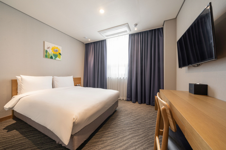 Bedroom 12