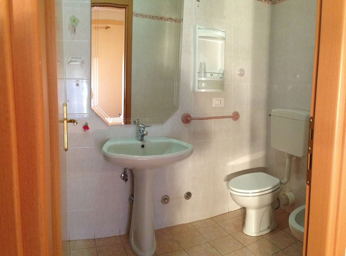 Bathroom 5, Albergo Panorama, Bologna