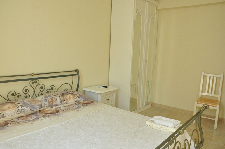 Bedroom 3, Victoria, Napoli