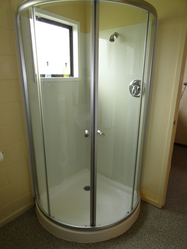 Bathroom 4, Wayfarer Motel, Far North