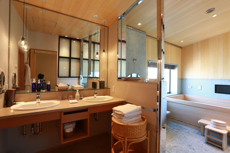 Bathroom 5, Honjin Hiranoya Kachoan, Takayama