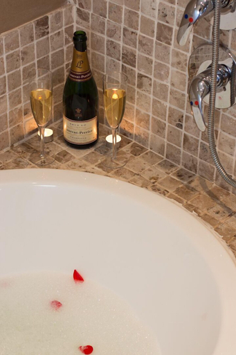 Bathroom 5, Manor 38, Nelson Mandela Bay
