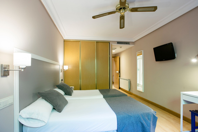 Bedroom 3, Monte Ulia Hotel, Guipúzcoa