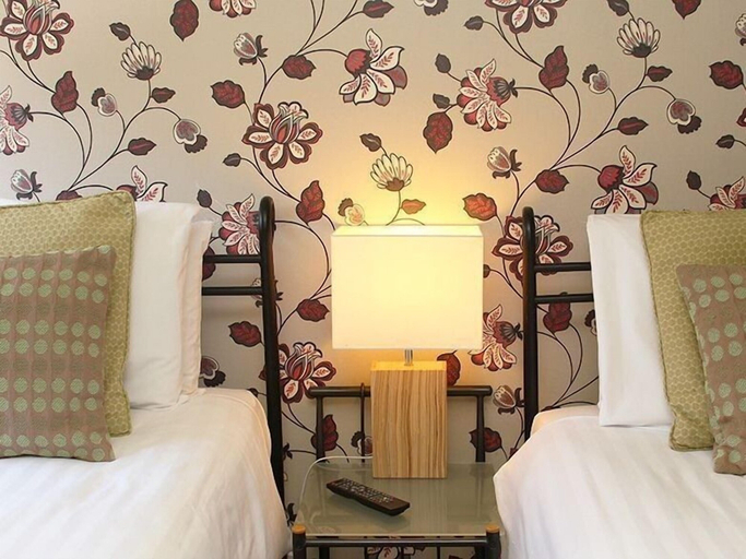 Bedroom 2, The Royal Oak Inn, Cornwall