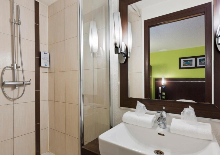Bathroom 5, Enzo Hotels Reims Tinqueux, Marne