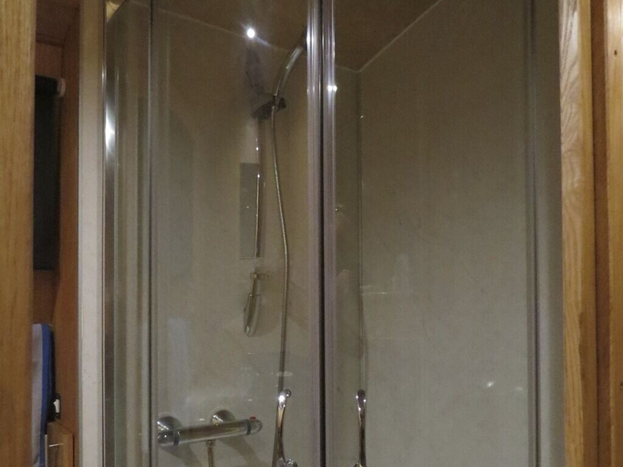 Bathroom 4, Houseboat Hotels, Sheffield