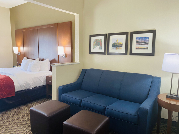 Bedroom 4, Comfort Suites Jefferson City, Cole