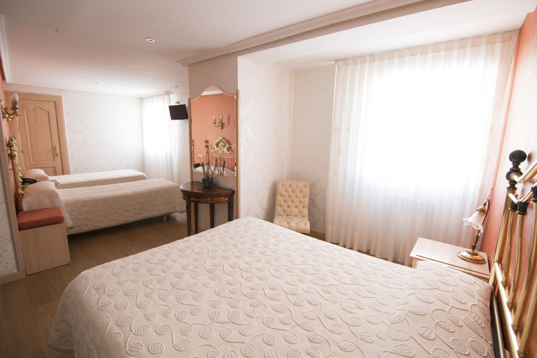 Bedroom 4, Hotel Julia, Burgos