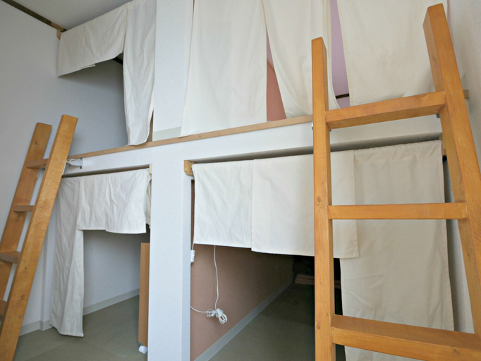 Bedroom 5, J-Hoppers Hiroshima Guesthouse - Hostel, Hiroshima