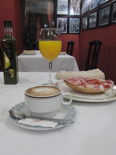 Food & Drinks 5, Hostal Pechi, Sevilla