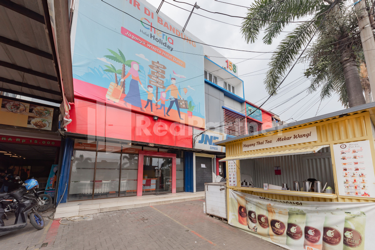 Exterior & Views 2, 158 Guest House Syariah Mitra RedDoorz, Bandung
