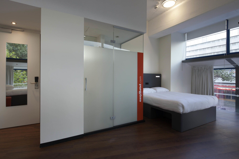 Bedroom 3, easyHotel Rotterdam City Centre, Rotterdam