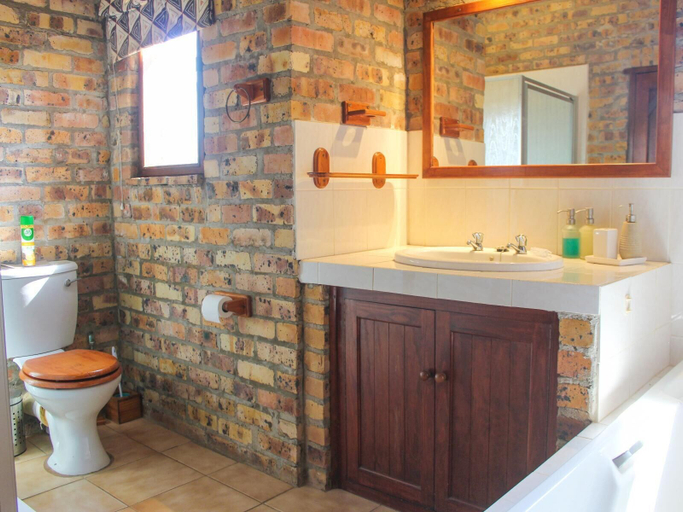 Bathroom 4, Masodini Private Game Lodge, Mopani