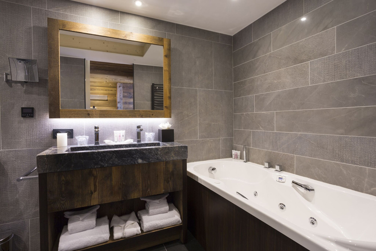 Bathroom 4, Hôtel Alparena & Spa, Savoie