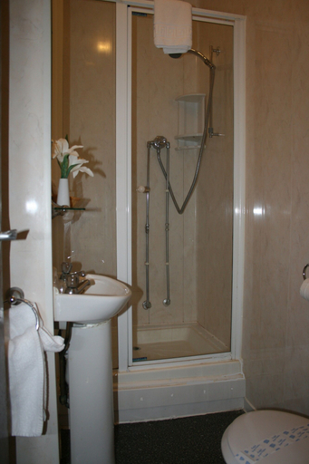 Bathroom 2, Blenheim Mount Hotel, Blackpool